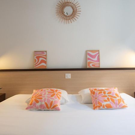 Logis Hotel Le Commerce Navarrenx ภายนอก รูปภาพ