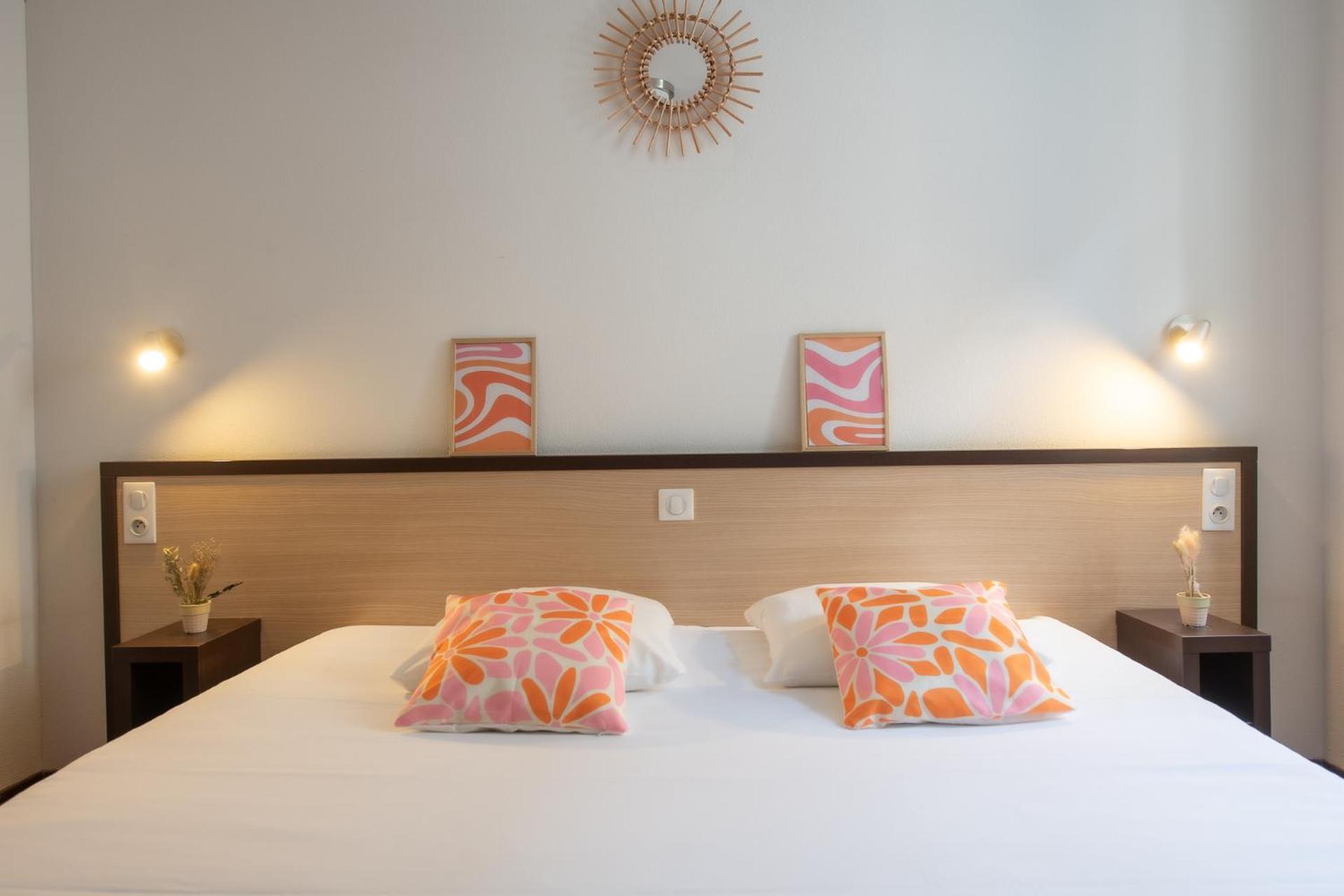 Logis Hotel Le Commerce Navarrenx ภายนอก รูปภาพ