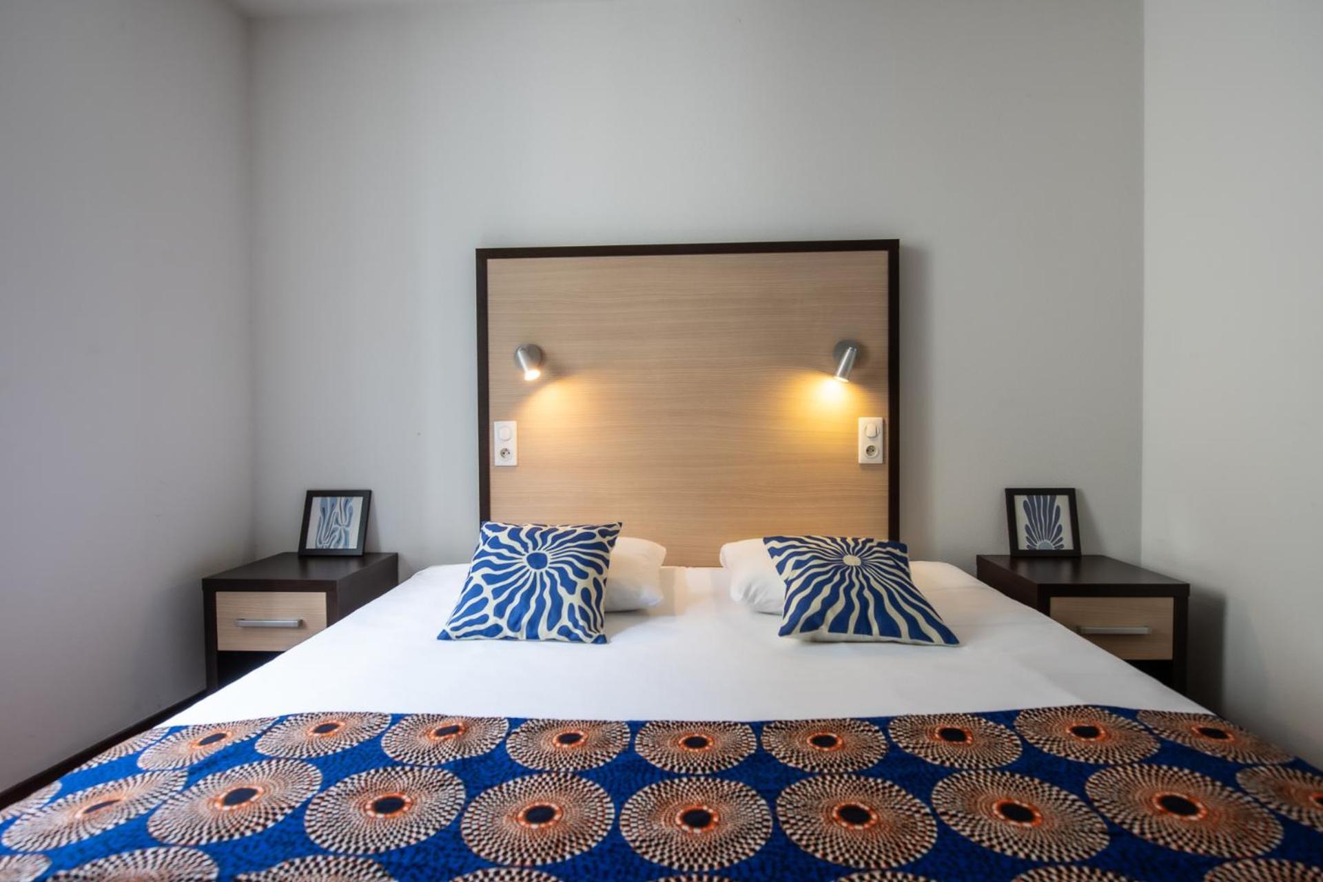 Logis Hotel Le Commerce Navarrenx ภายนอก รูปภาพ