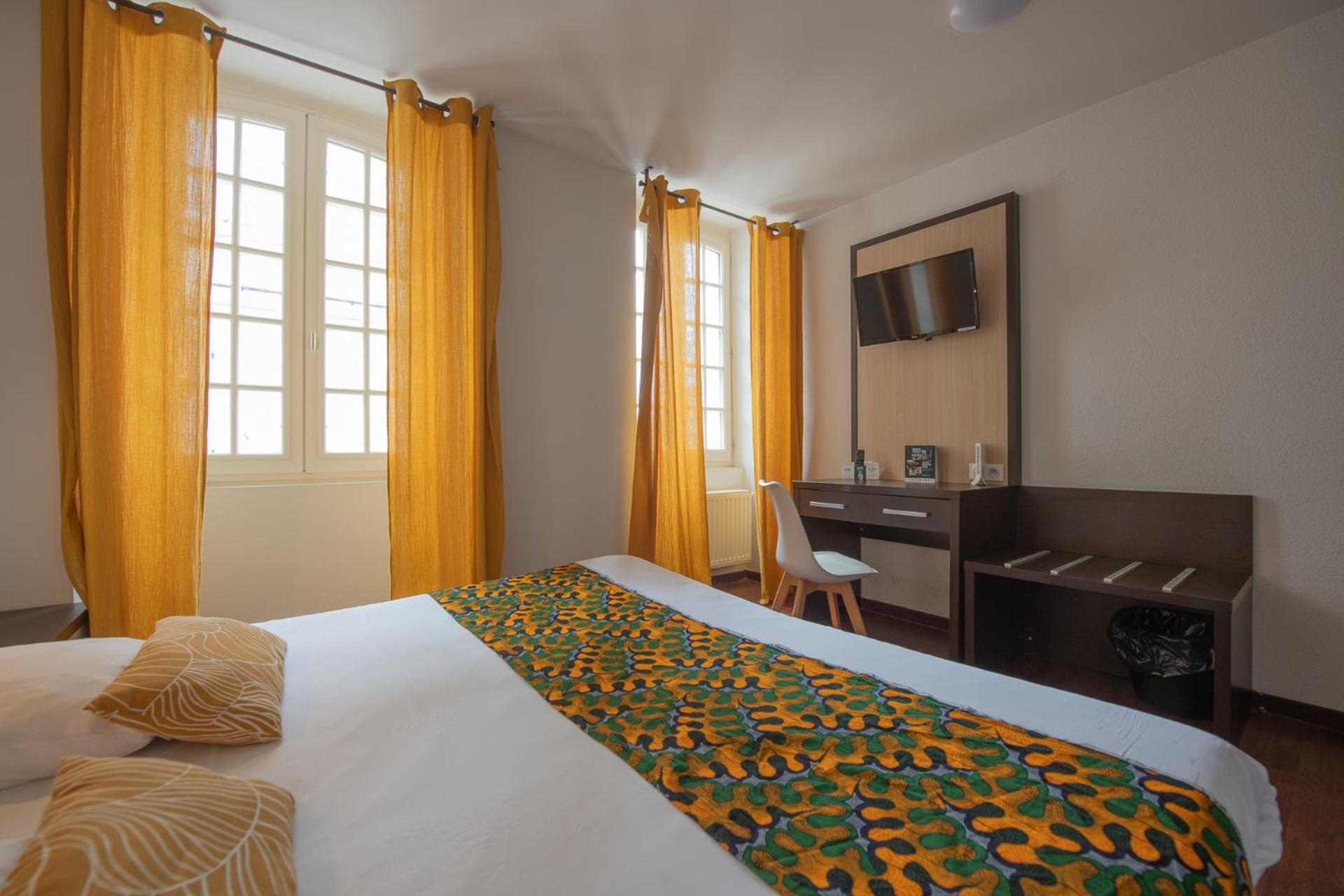Logis Hotel Le Commerce Navarrenx ภายนอก รูปภาพ